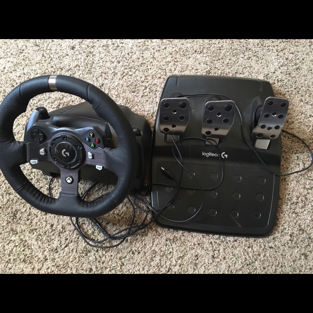 Logitech G920 Driving Force Racing Wheel and Floor Pedals,